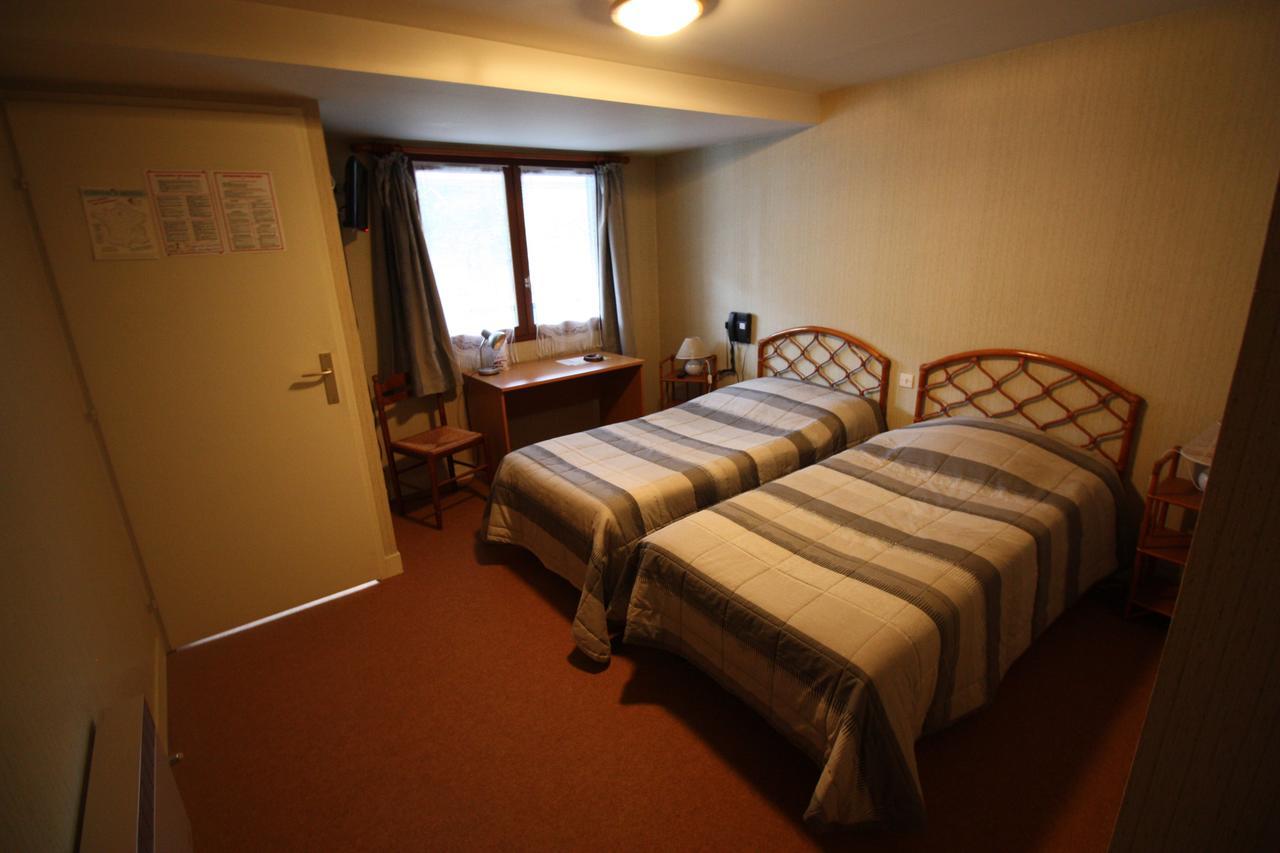 Hotel Restaurant Les Deux Sapins Cailly-sur-Eure Chambre photo