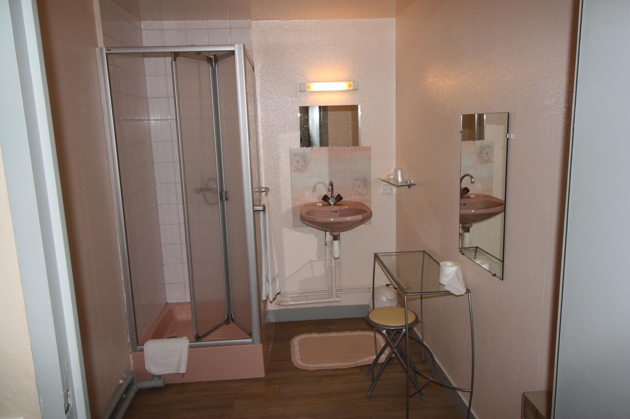 Hotel Restaurant Les Deux Sapins Cailly-sur-Eure Chambre photo