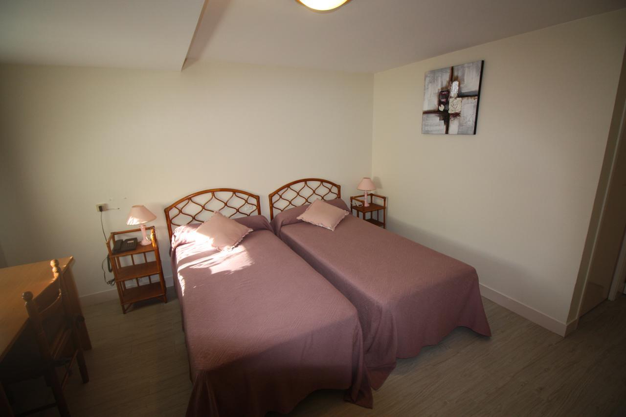 Hotel Restaurant Les Deux Sapins Cailly-sur-Eure Extérieur photo