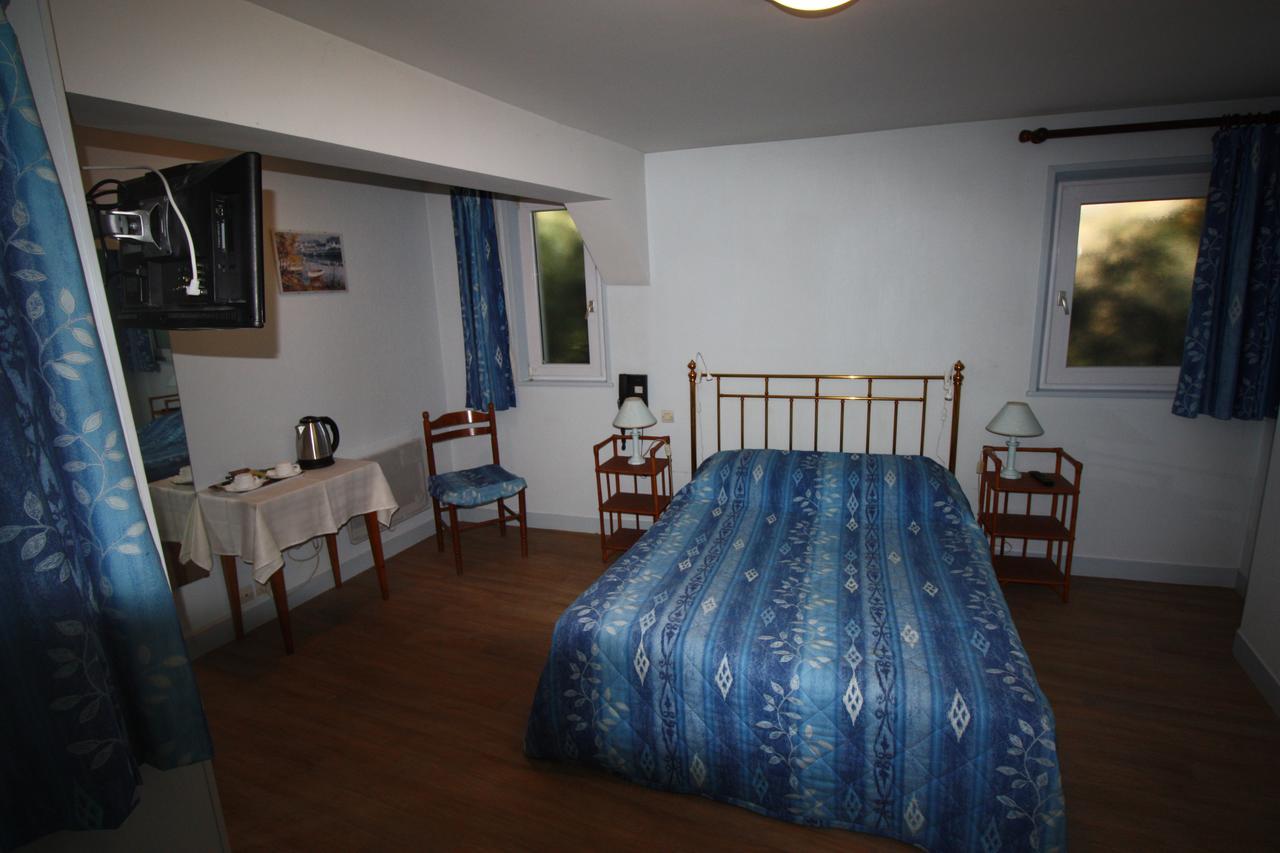 Hotel Restaurant Les Deux Sapins Cailly-sur-Eure Extérieur photo